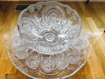 K/ 14pcs - Impressive And Beautiful Pressed Glass Punch Bowl, Tray And Matching Cups Set