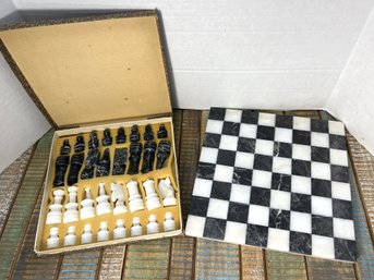 AD2/RER: Beautiful Stone Chess Set With All Pieces And Board