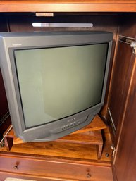 1BR/ 2pcs - Sony Trinitron 28' TV And Entertainment Cabinet