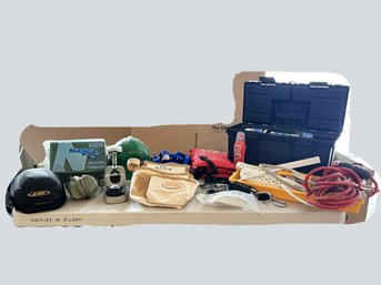 G/ Box 18pcs - Construction Lot: Tool Box, Tool Belt, Hard Hat, Knee Pads, 2 Ear Muffs, 3 Power Strips Etc