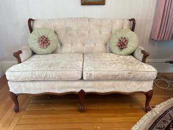 LR/ Lovely Victorian Style Ivory Off White Damask Upholstered Love Seat Wood Trim Southern Furniture Co NC