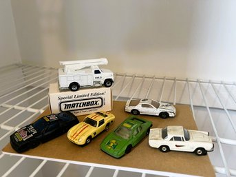 5BR/ 6pcs - Matchbox Truck And 5 Unmarked Toy Cars