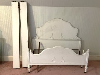 B3A/ Lovely Vintage White Painted Full Sized Headboard, Wrap Around Footboard, Slats & Side Rails - On Wheels