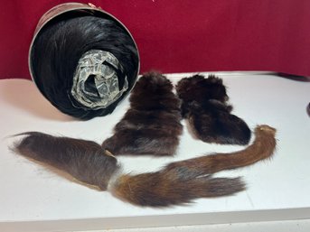 LS/ Box And Bag - Lovely Vintage Fur Neck Scarf And 5 Smaller Fur Pieces