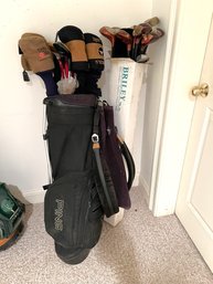 L2/ Ping Golf Bag & Box With Assorted Vintage Gold Woods: Taylor Made, Ping, MacGregor Etc