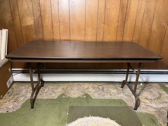 LO/ Folding Faux Wood Top Metal Banquet Table