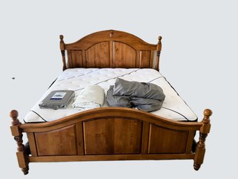 1BR/ Lovely Mobel Furniture Co. Wood King Bed With 2 Box Spring, Mattress And Bedding