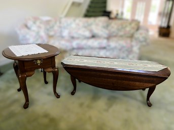 LR/ 2pcs - Broyhill Wood Side Table And Unmarked Drop Leaf Wood Coffee Table