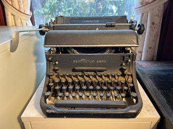LR/ Antique Typewriter - Remington Rand