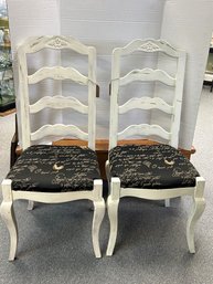 AD32/2FL 2pcs: Pair Of Farmhouse Style Wood Frame Chairs W Rooster Motif Upholstered Seats