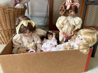 B2A/ Box Of 8 Collector Dolls - Mann #383, Knowles Girl W The Curl #3133C And More