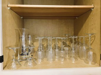 K/ Shelf - Pretty Glassware Lot: Beer, Wine, Cordials, Wine Carafe W Painted Mallard By Ned Smith Etc