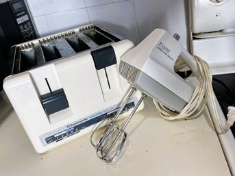 K/ 2pcs - Hamilton Beach Hand Mixer And Wide Slot Toastmaster Toaster