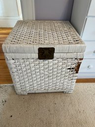 B2B/ Pretty White Wicker Square Lift Top Storage Trunk Box W Brass Latch