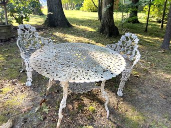 FY/ Beautiful Vintage Metal Garden Patio Table And 4 Chairs - Chair Backs & Legs W Grapevine & Leaf Design