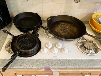 K/ 4pcs Cast Iron Pans: Griswold Pancake Waffle Maker Dated 1922, Lodge Skillets Etc