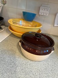 K/ 5pcs Assorted Bowls - Pyrex, Vista Ware, Bean Pot With Cover