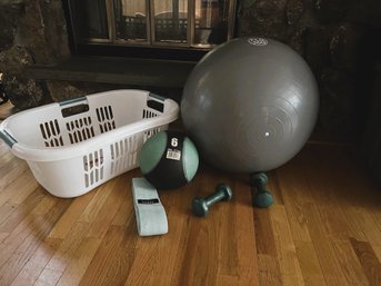 Basket With 5 Exercise Pieces - Weights, Band, Ball Etc