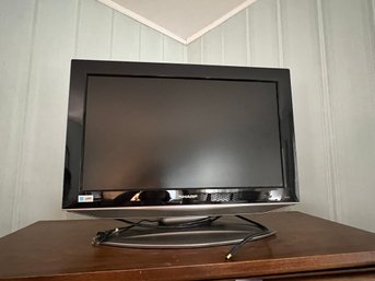 B2A/ Black Sharp 26' HDTV Flat Screen TV On Stand Model #LC-26SB14U