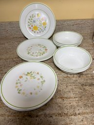 K/ 13pcs - Vintage Corelle Plates And Bowls With Strawberries And Floral Motif