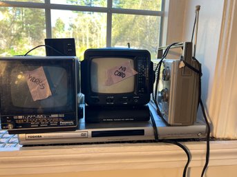 LR/ 4pcs - TV/Radio, DVD Player And Transistor Radio