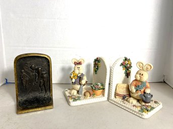 LR/ 3pcs - Metal Golf Themed Bookend And 2 Ceramic Bunny Bookends