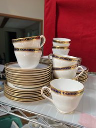 40 Pc Beautiful Spode China 'Majestic' Dinnerware Setting For 8 - England