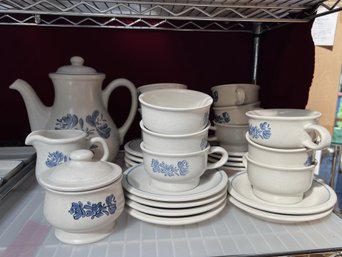 28 Pc Pfaltzgraff Tea/coffee Service Set