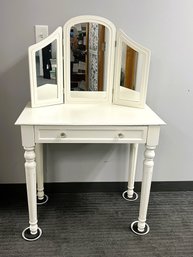 ER/ White 1 Drawer Vanity With Trifold Mirror