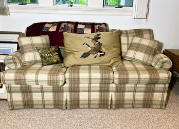 L3/ 6pcs - Plaid 'Sleep Works' Sleeper Sofa With 4 Throw Pillows And A Quilt