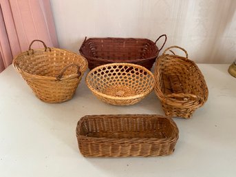 LR/ 5 Assorted Baskets - 3 With Handles, 2 Without