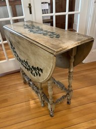 LR/ Vintage Wood Stenciled Drop Leaf Gate Leg Table