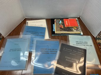 CR/A 10pcs - USN / USAF Memorabilia Lot: Popular Science, USAF Manuals