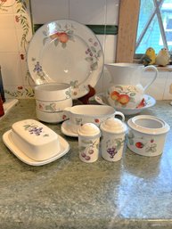 K/ 13 Assorted Pcs Of Pretty Savoir Vivre Luscious JJ017 Fruit Strawberries - Butter, Plate, Bowl, Pitcher Etc