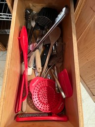 K/ 3 Drawers Assorted Kitchen Utensils, Tools, Knives, Aprons, Towels...etc