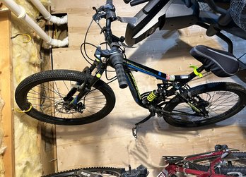C/ Mongoose Mountain Bike: Aluminum Frame, Revo Shift Friction, 'shimano' 7 Speed