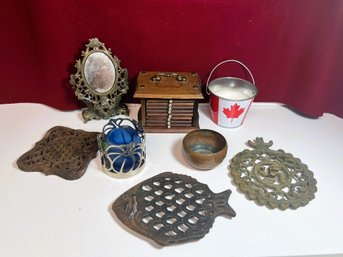 T/ Box 9pcs - Coasters, Trivets And Other Decorative Items