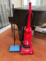 SR/ 2pcs - Floor Cleaners: Dirt Devil 'Featherlight' Upright Vac And A Carpet Sweeper