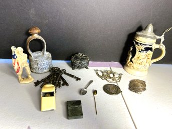FR/ Box 12pcs - Vintage Unique Lot Of Smalls: Vintage Whistle, Army Soldier W Flag, Small Beer Stein Etc