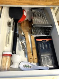 K/ Drawer 13pcs - Kitchen Utensils Including Corn Holders, Hand Grater Etc