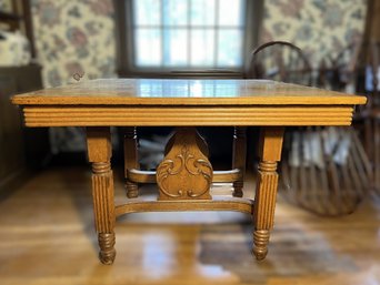 K/ Gorgeous Vintage Oak Dining Table With Great Carved Detail