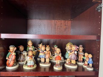 Box - Great Collection Of 13 Goebel Hummel Figurines In Very Good Condition