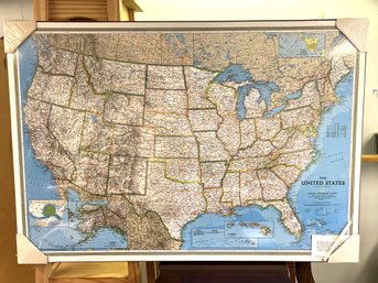 CR/D - New Laminated Wood Framed National Geographic USA Map