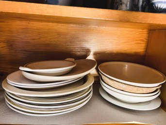 K/ 14pcs - Shelf Of Plates And Bowls: Syracuse China, American Hearthside, Royal Rego, Star Glow Etc