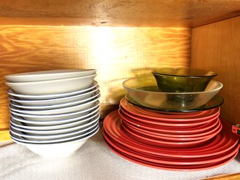 K/ Shelf Of Plates And Bowls: Rachel Ray, Glass, Brickoven Stoneware Bowls Etc