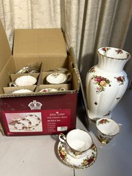 DR/ Box&loose Set Plus 4pcs - 20pc Place Setting Royal Albert 'old Country Roses' Plus 4 Extra Pieces