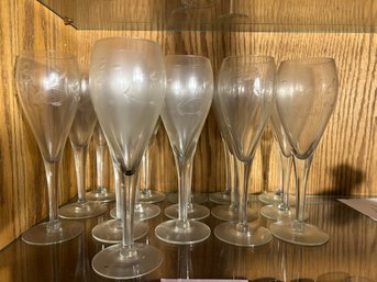 DR/ 16pcs - Gorgeous Set Of Floral Etched Glass Champagne Flutes