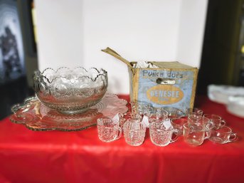 M/ 9pcs - Pressed Glass Punch Bowl Set, And A Few Creamers And Sugars