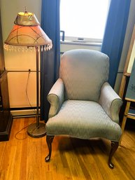 MU/ 2pcs - Upholstered Armchair And Vintage Floor Lamp