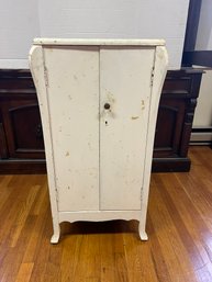 MU/ Vintage/Antique White Painted Wood Cabinet: 2 Door W 2 Shelves